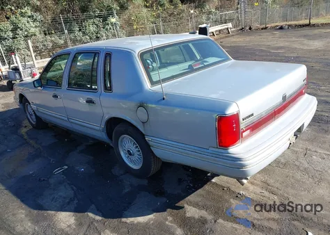 1994 Lincoln Town Car Executive z USA, uszkodzony, nr VIN 1LNLM81W3RY700897